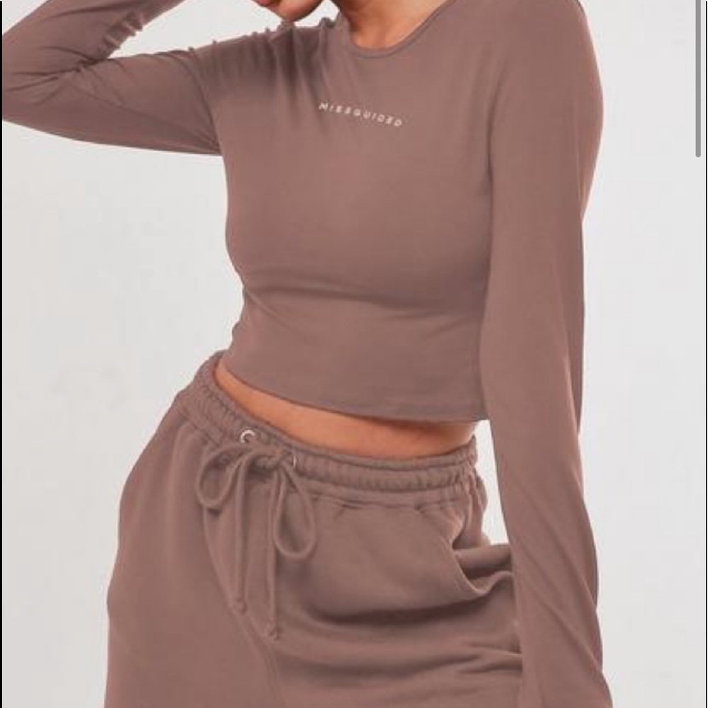 Long sleeve missguided crew neck crop top.